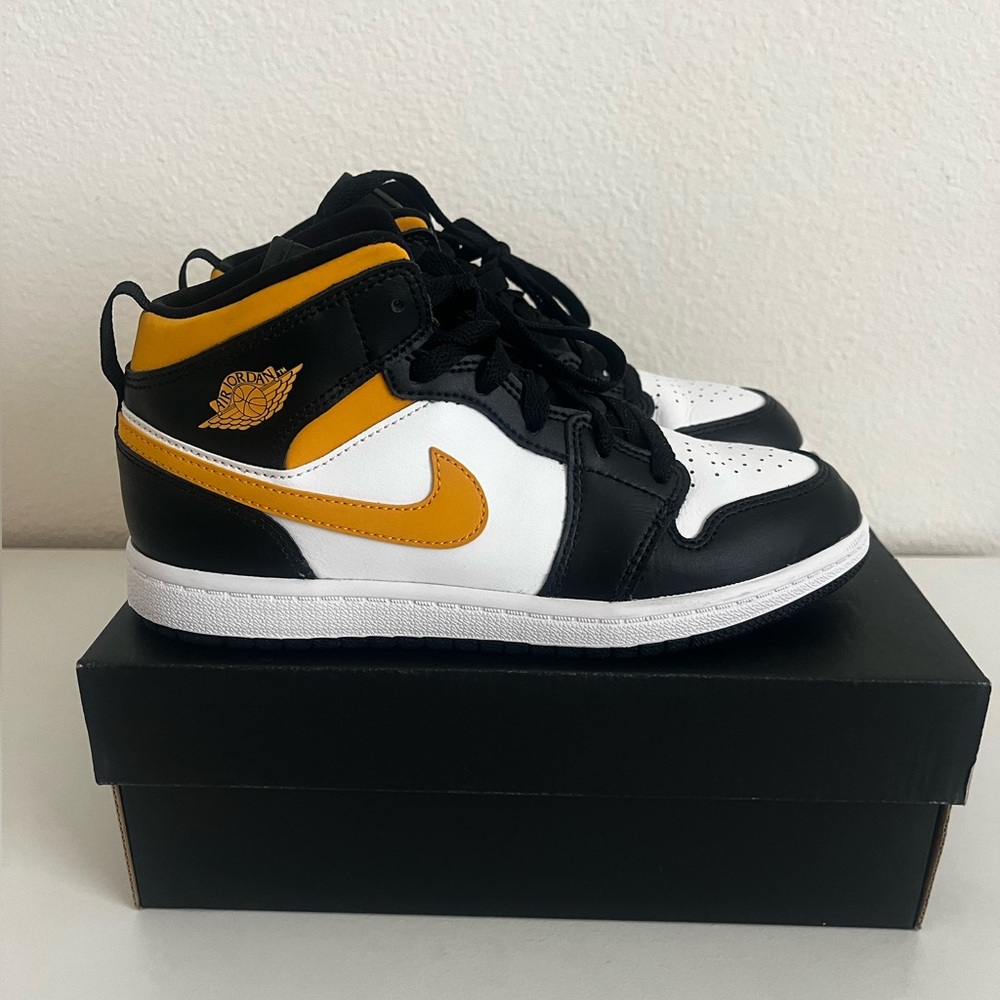 Air Jordan 1 Mid